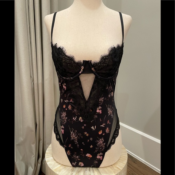 ❤️ EXQUISITE BRAND NEW NEVER WORN GORGEOUS & SEXY VS SATIN FLOWER PRINT TEDDY! 😍 - Picture 10 of 11